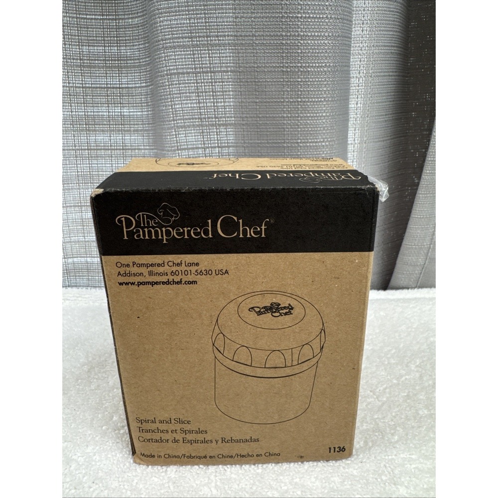 NEW Pampered Chef Spiral and Slice #1136 Kitchen Tool White Color